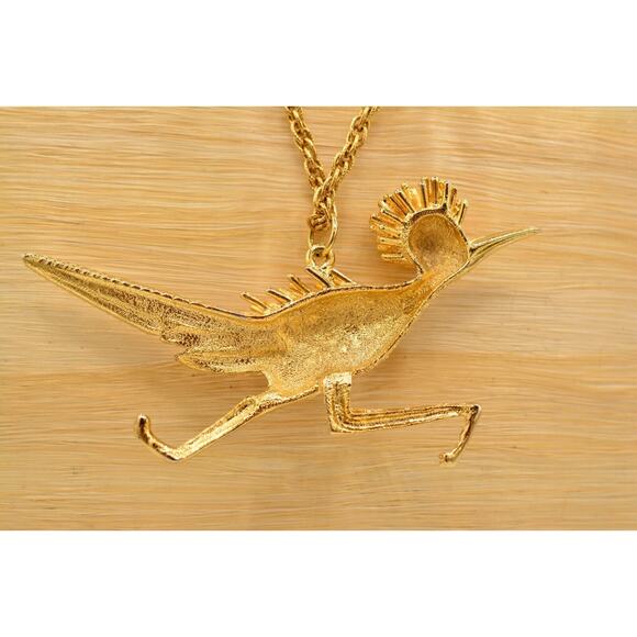 Vintage Roadrunner Necklace Pendant Brushed Textured Gold Tone Chunky 1980s Bin2 - Picture 11 of 12